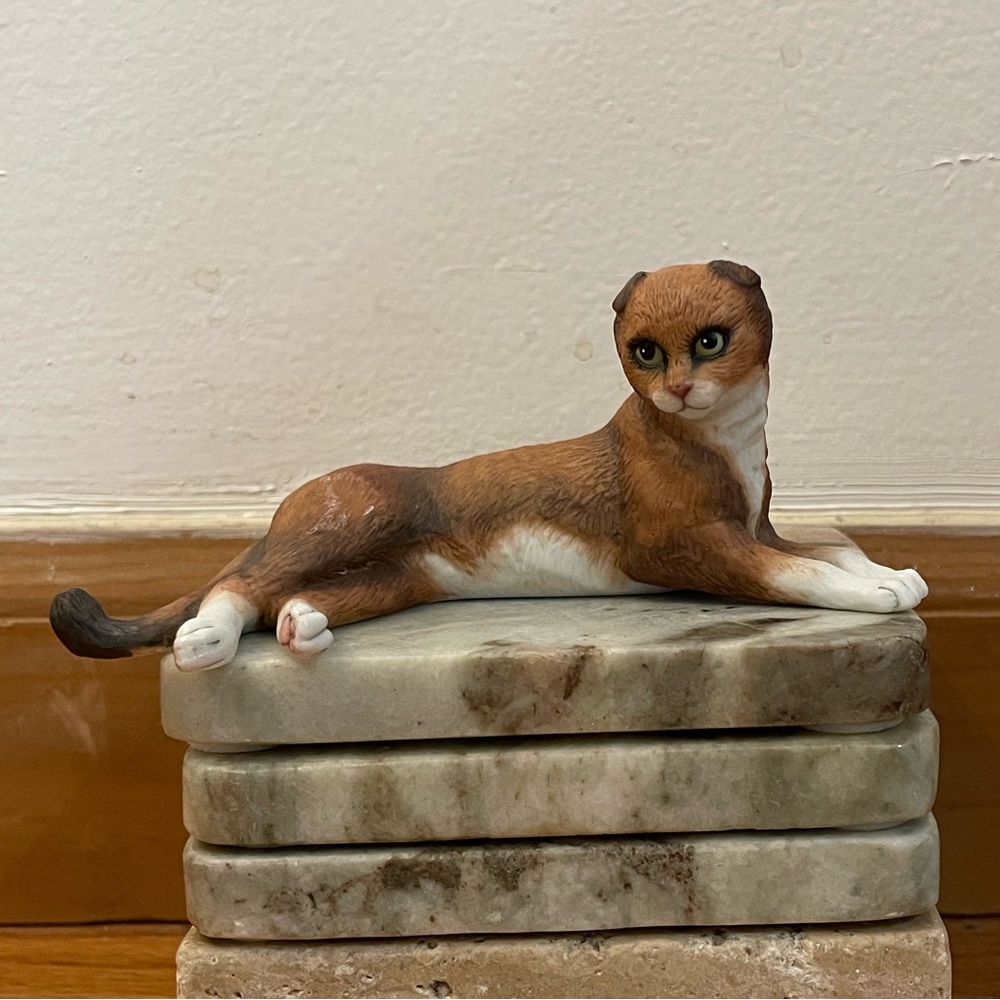 Cat Figurine: Scottish Fold Kitty